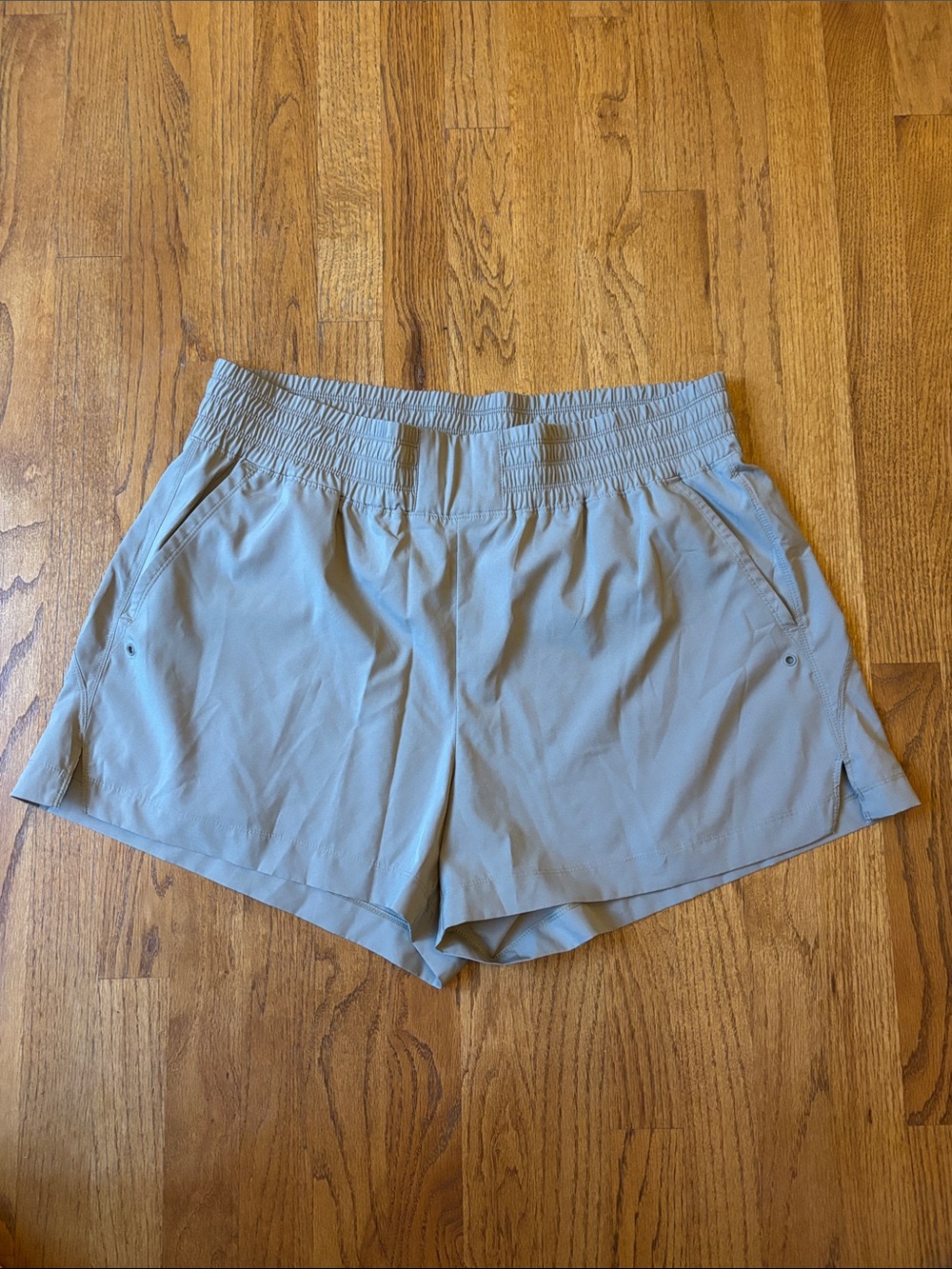 Old Navy light tan Women's Elastic Waist Shorts. Quick Dry XL